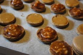 Snickers-Macaron-by-Bakers-Royale 3