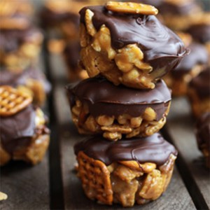 Snickerdoodle-Peanut-Butter-Chocolate-Chex-Mix-Bars